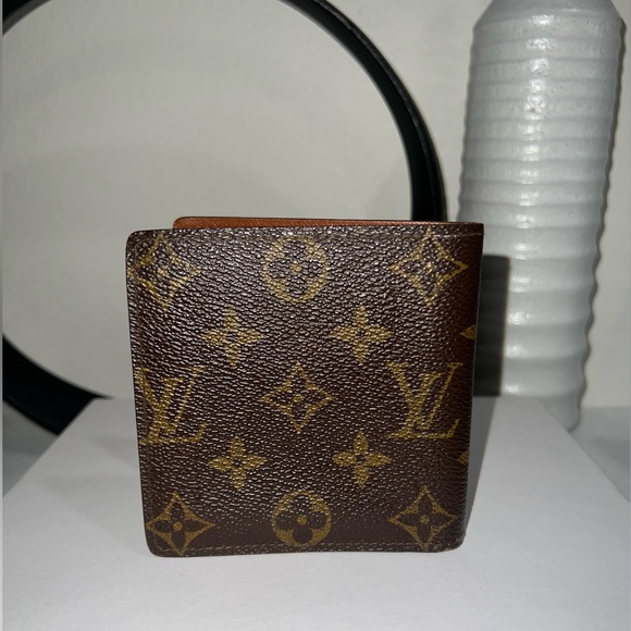 Louis Vuitton Monogram Bifold Wallet - Picture 2 of 7
